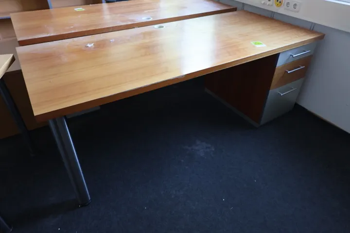 1 x Bürotisch Tischmaß: 200 x 85 x 75 cm